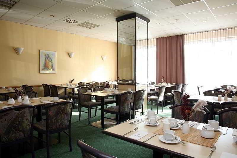 Achat Hotel Хемниц Ресторан фото